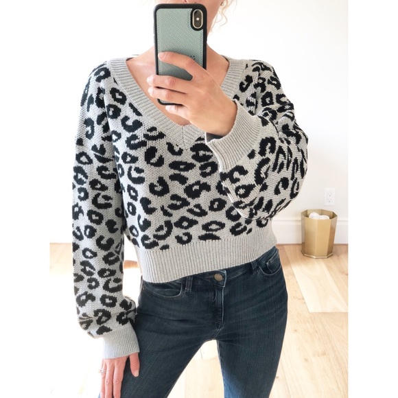 NEPAL Gray Cropped Leopard V-neck Sweater - Picture 6 of 7